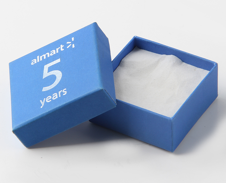 耳環(huán)的包裝盒如果在訂做時(shí)使用快速固著的油墨，效率1倍以上！