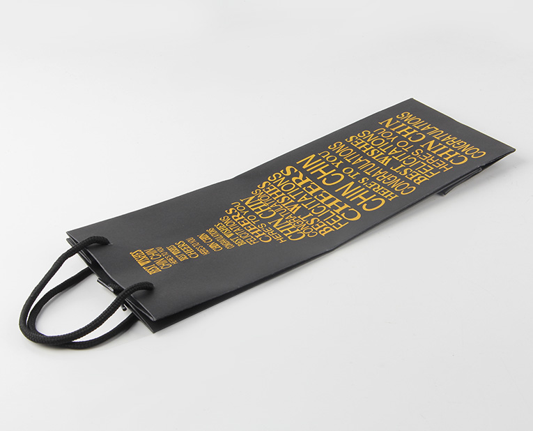 皮具禮品袋定做的質(zhì)量，其實(shí)能由“啞巴”傳遞出來(lái)